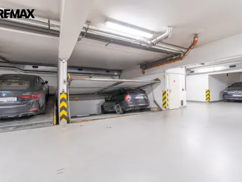 Prodej garážového stání, Praha - Libeň, Kašparovo náměstí, 12 m2