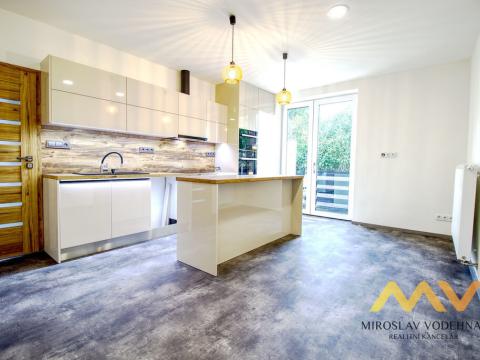 Pronájem bytu 2+kk, Hradec Králové - Slezské Předměstí, třída SNP, 56 m2