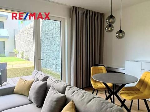 Pronájem bytu 1+kk, Praha - Smíchov, Podbělohorská, 39 m2