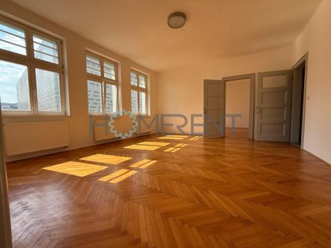 Prodej bytu 3+1, Liberec - Liberec III-Jeřáb, nám. Soukenné, 106 m2