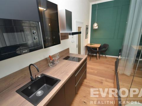 Pronájem bytu 1+kk, Praha - Karlín, Peckova, 33 m2