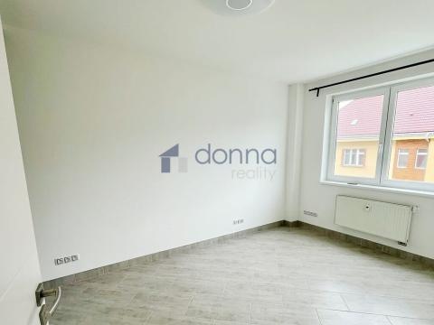 Pronájem bytu 2+kk, Praha, Elektrárenská, 44 m2