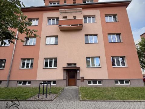 Prodej bytu 2+1, Vsetín, Na Kamencoch, 81 m2