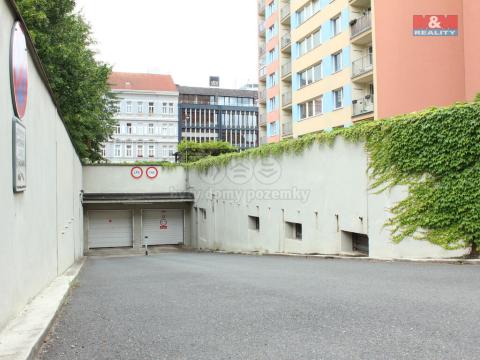 Pronájem garážového stání, Praha - Holešovice, Dělnická, 16 m2