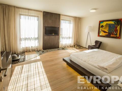 Prodej bytu 6+kk a větší, Beroun - Beroun-Závodí, Na Veselou, 182 m2