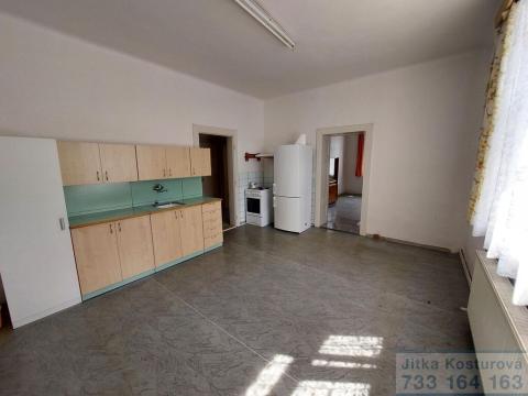 Prodej bytu 2+1, Krnov - Pod Cvilínem, Čsl. armády, 70 m2