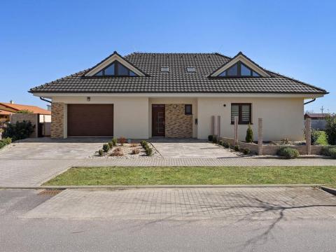 Prodej rodinného domu, Hrádek, 281 m2