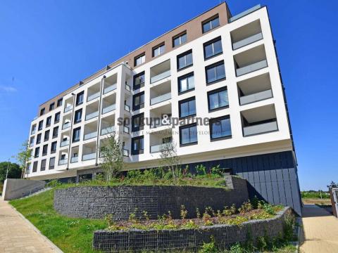 Pronájem garážového stání, Praha - Hlubočepy, Ondrákové, 12 m2
