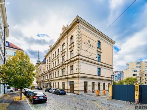 Pronájem garážového stání, Praha - Vinohrady, U Zvonařky, 15 m2