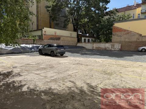Pronájem garážového stání, Praha - Vinohrady, Italská, 14 m2