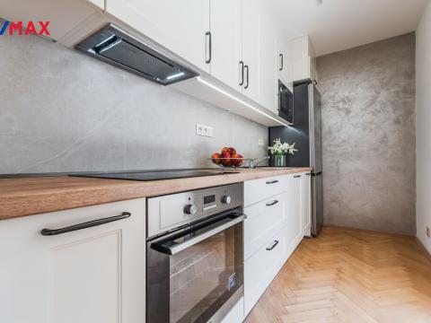 Pronájem bytu 2+1, Praha - Strašnice, Vykáňská, 54 m2