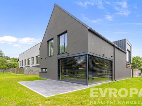Pronájem rodinného domu, Praha, 241 m2
