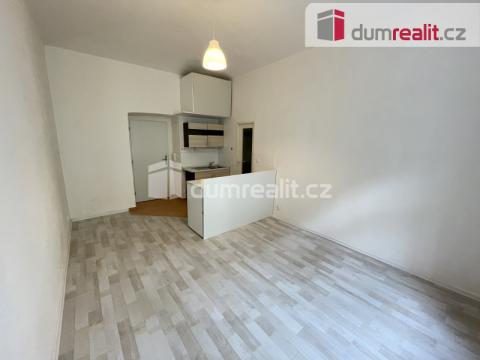 Pronájem bytu 1+kk, Praha - Smíchov, Kmochova, 22 m2