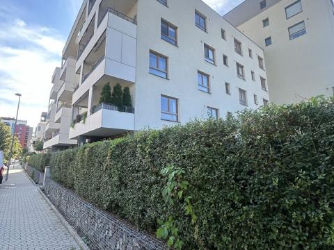 Pronájem bytu 1+kk, Praha - Modřany, Rorýsová, 39 m2