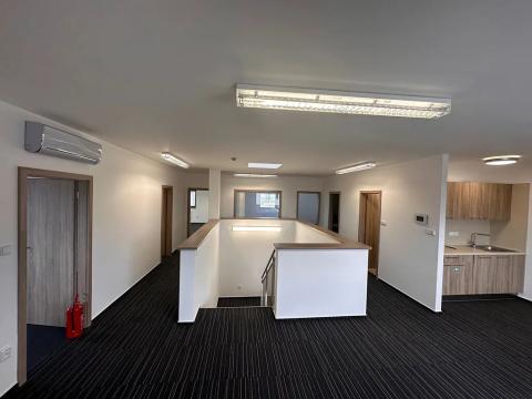 Pronájem kanceláře, Moravany, Bohunická cesta, 300 m2