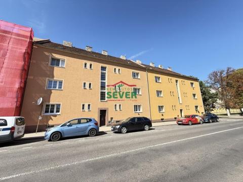 Prodej bytu 2+1, Žatec, Husova, 77 m2