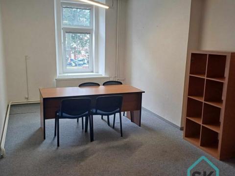 Pronájem kanceláře, Krnov - Pod Bezručovým vrchem, nám. Minoritů, 20 m2