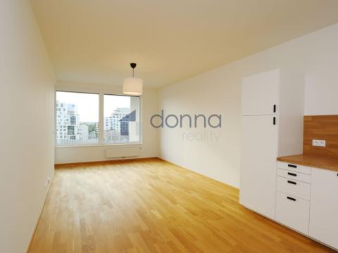 Pronájem bytu 2+kk, Praha, Smržových, 60 m2