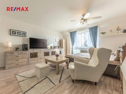 Pronájem bytu 1+kk, Praha - Písnice, Švihovská, 38 m2