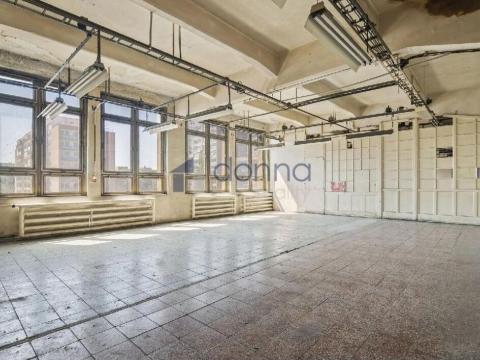 Pronájem skladu, Praha, Vršovická, 300 m2