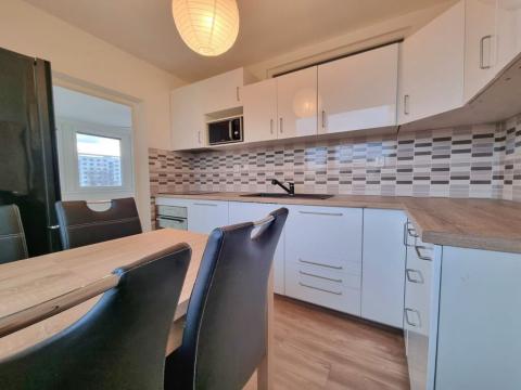 Pronájem bytu 2+1, Hradec Králové - Třebeš, Urxova, 55 m2