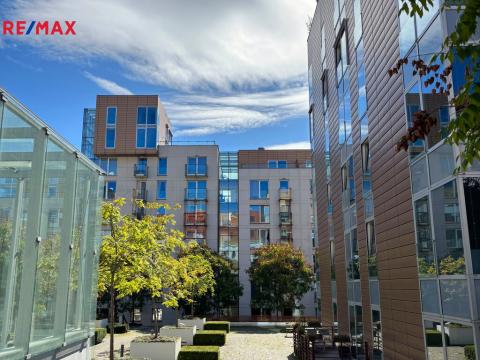 Pronájem garážového stání, Praha - Vinohrady, Korunní, 13 m2