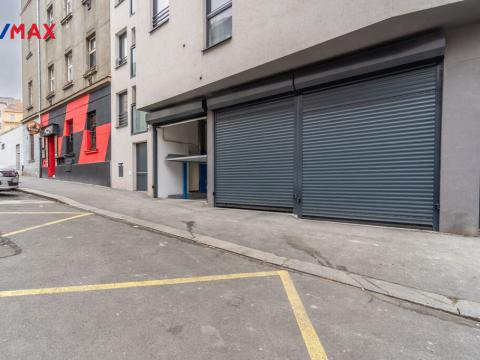 Pronájem garážového stání, Praha - Nusle, Rostislavova, 15 m2