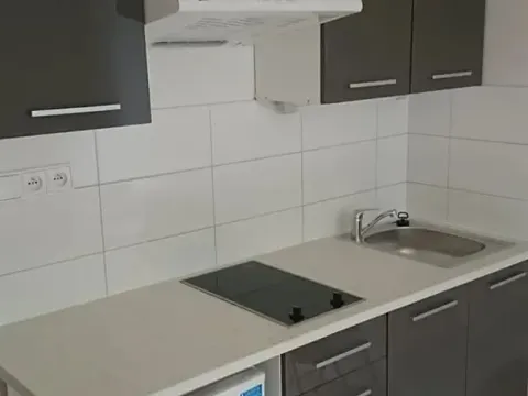 Pronájem bytu 1+kk, Praha - Vršovice, Jerevanská, 27 m2