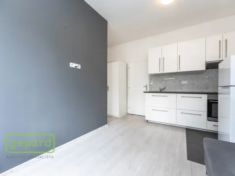 Prodej podílu 1/2 rodinného domu, Praha - Malešice, Káranská, 225 m2