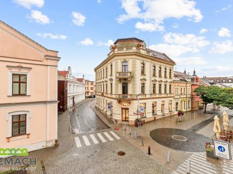 Pronájem obchodního prostoru, Uherské Hradiště, Palackého náměstí, 110 m2