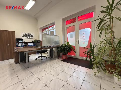 Pronájem kanceláře, Blatná, Nad Lomnicí, 110 m2