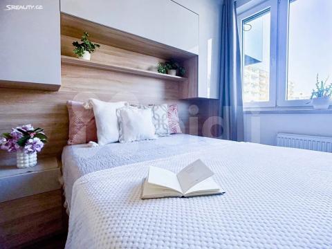 Pronájem bytu 2+kk, Praha - Žižkov, V zahrádkách, 58 m2