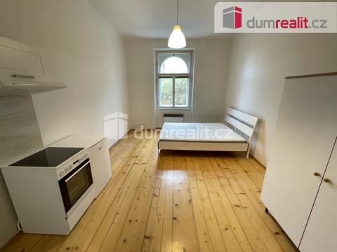 Pronájem bytu 1+kk, Praha - Smíchov, Na Skalce, 27 m2