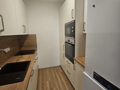 Pronájem bytu 2+kk, Praha, Ciolkovského, 43 m2