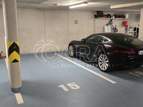 Pronájem garážového stání, Praha - Suchdol, Suchdolské náměstí, 15 m2