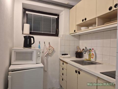 Pronájem bytu 1+1, Praha - Modřany, Kolářova, 35 m2