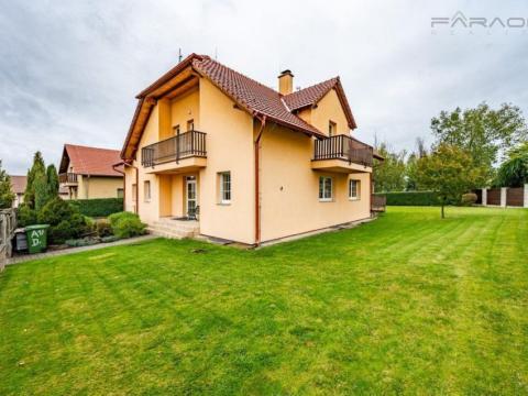 Pronájem rodinného domu, Průhonice, 400 m2