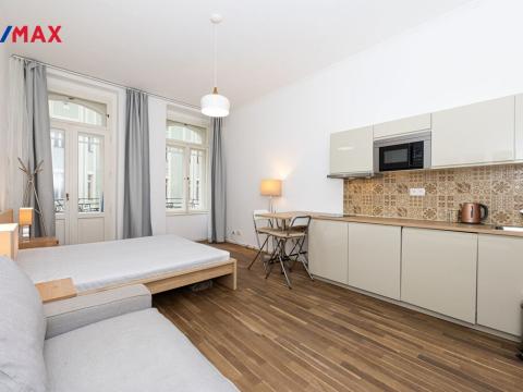 Pronájem bytu 1+kk, Praha - Smíchov, Zborovská, 34 m2