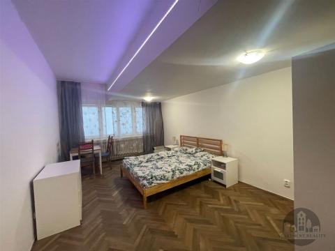 Pronájem bytu 1+kk, Praha - Karlín, Sokolovská, 30 m2
