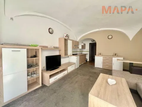 Pronájem bytu 1+kk, Chomutov, Revoluční, 29 m2