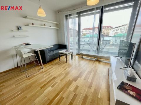 Pronájem bytu 1+kk, Praha - Vinohrady, Korunní, 42 m2