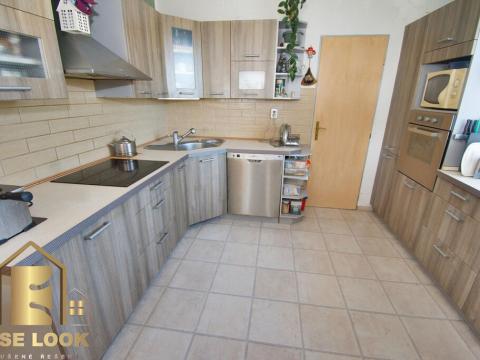 Prodej bytu, Jeníkovice, 228 m2