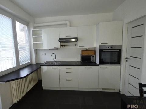 Pronájem bytu 2+1, Hodonín, Masarykovo nám., 42 m2