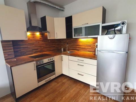 Pronájem bytu 1+kk, Pardubice - Polabiny, Bělehradská, 40 m2