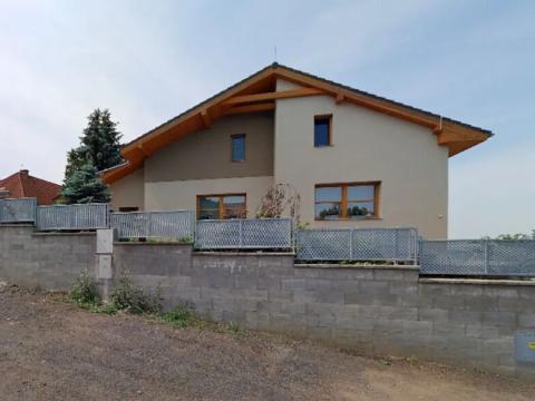 Pronájem bytu 3+1, Kostomlaty pod Milešovkou, Husova, 100 m2