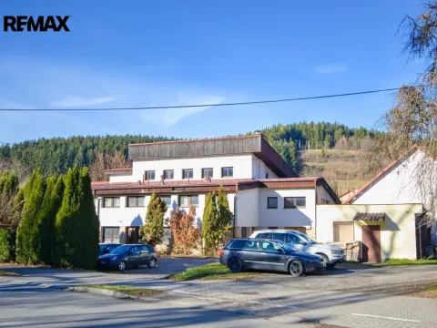 Prodej ubytování, Velké Karlovice, 1770 m2