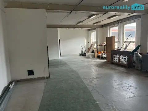 Pronájem skladu, Mariánské Lázně, třída Vítězství, 120 m2
