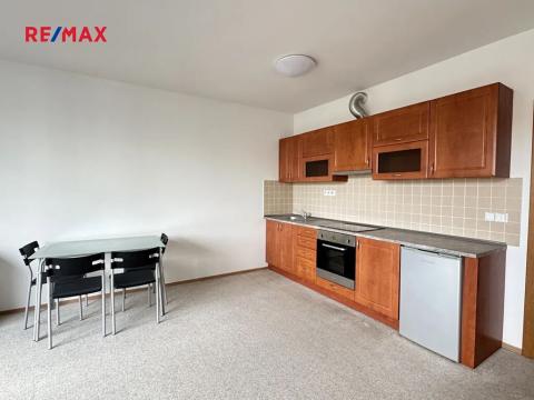 Pronájem bytu 1+kk, Praha - Holešovice, Osadní, 33 m2