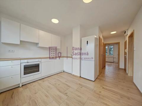 Pronájem bytu 2+1, Jindřichův Hradec, sídliště U Nádraží, 50 m2