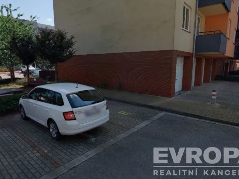 Prodej garážového stání, Hradec Králové, 13 m2